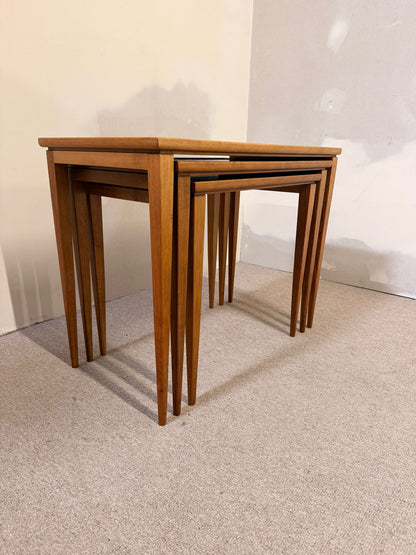 Satztische aus Teak, skandinavisches Design der 60er Jahre