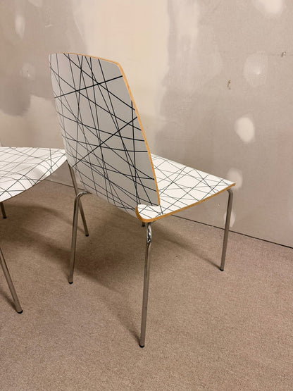 1x Ikea Vilmar Stuhl weiss schwarzen Muster, stapelbar