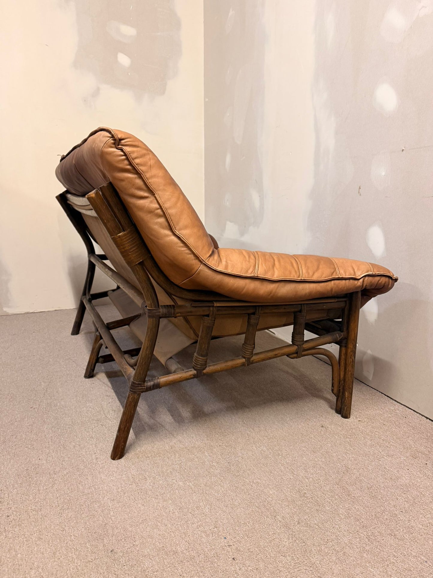 Vintage 2-sitzer Ledersofa mit Bambusgestell aus den 60er
