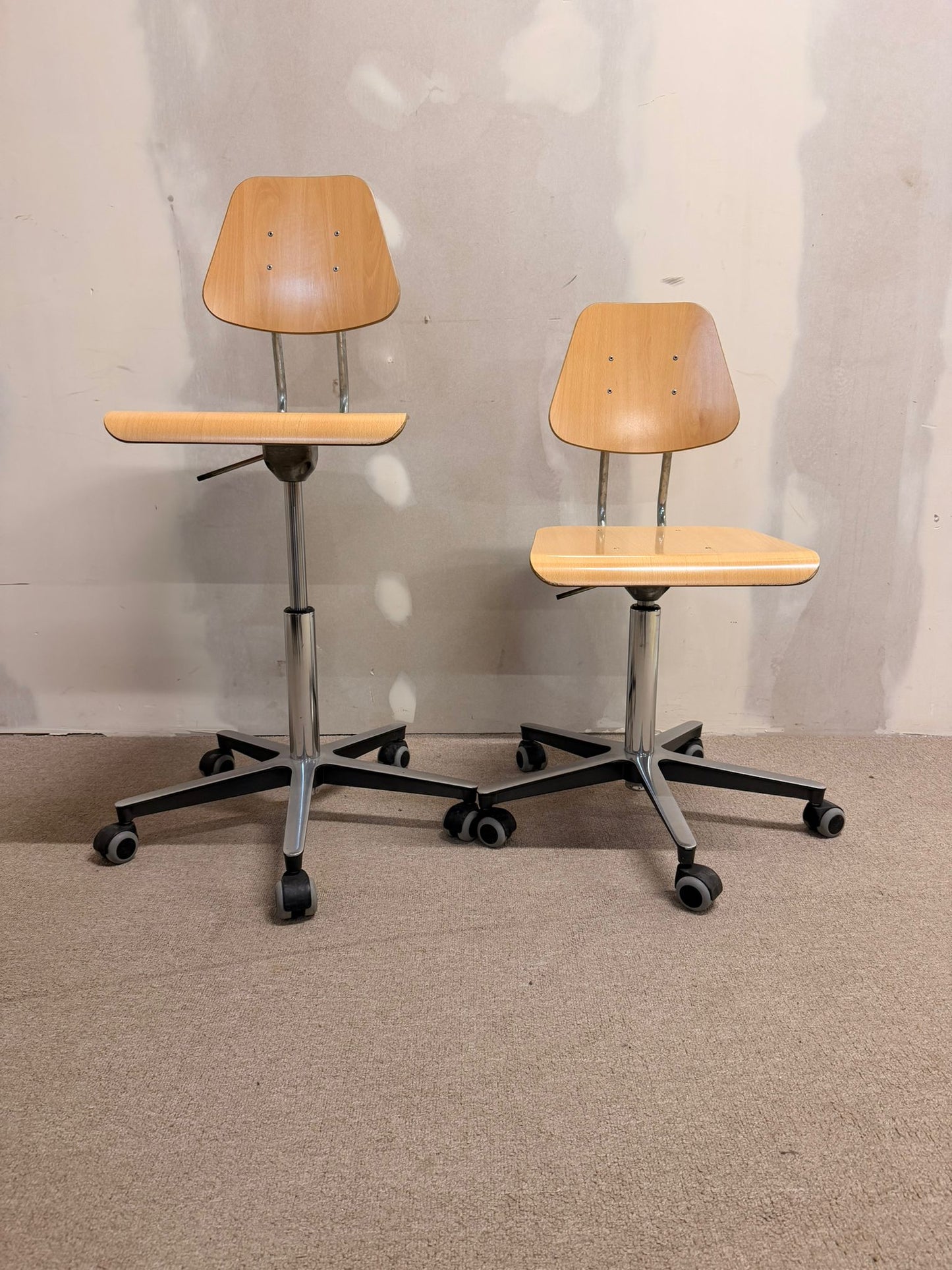 Schweizer Atelier Embru Schulstuhl Bürostuhl mit Rollen