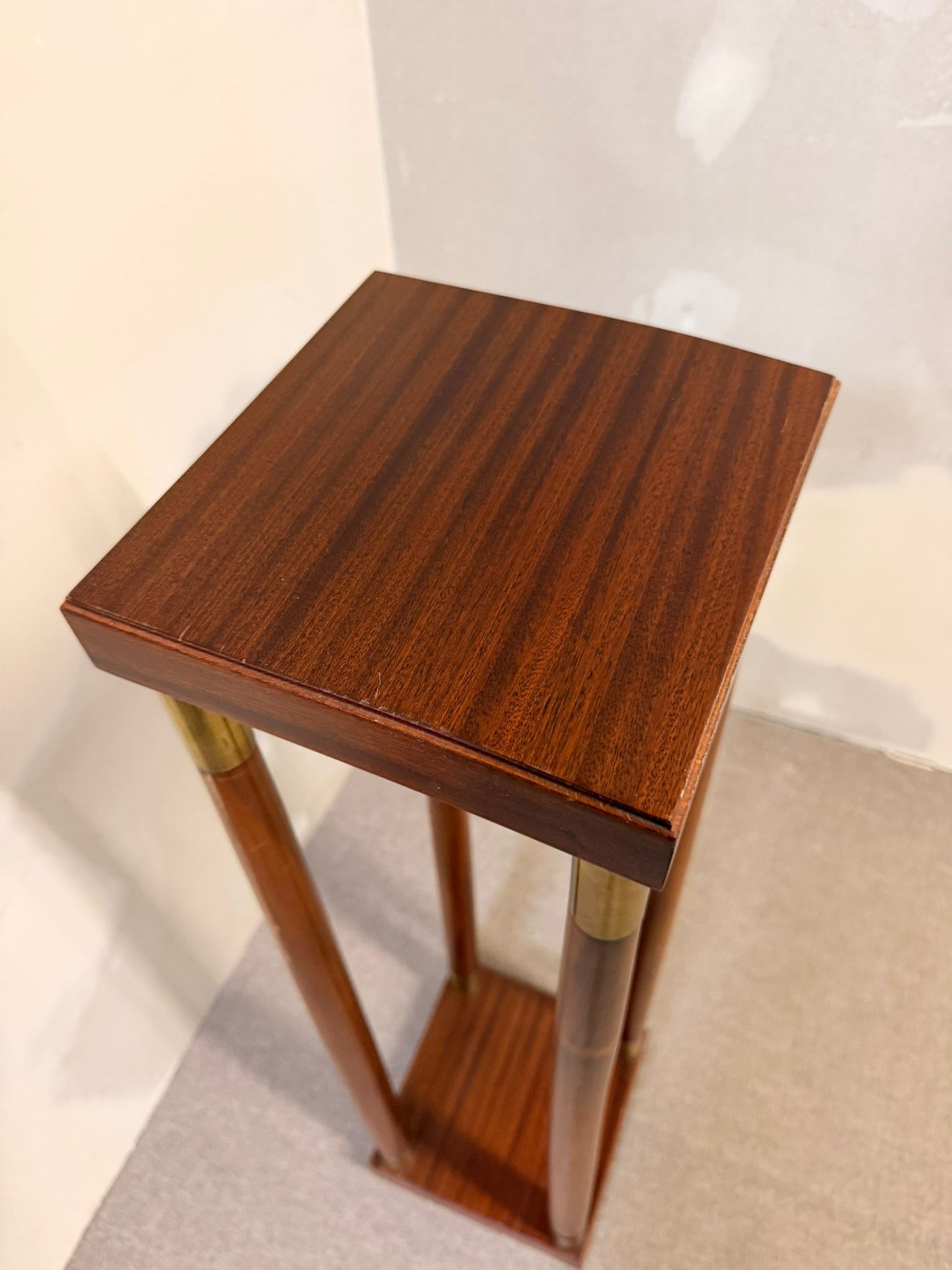 Italienische Empire Podest aus Holz und Messing, Säule