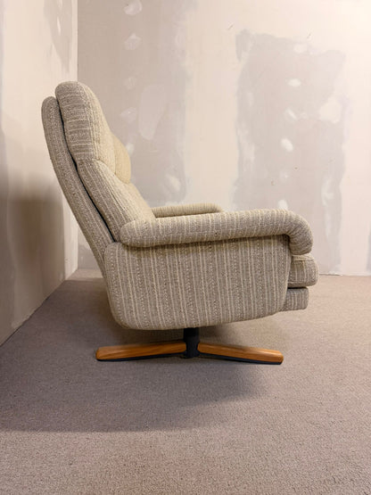 Dänisches Mid Century 2er Sofa mit Strukturstoffbezug, retro