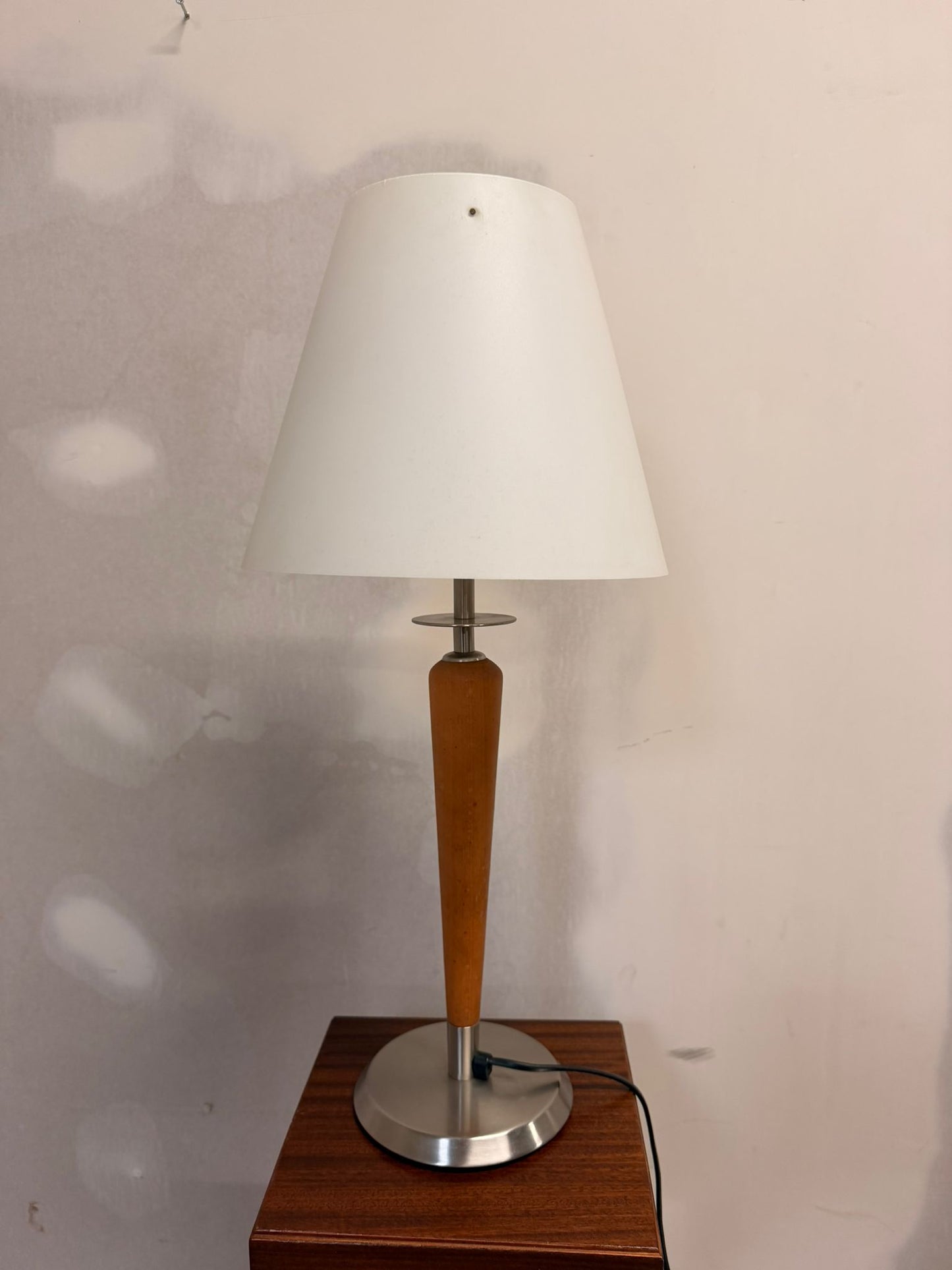 Vintage Tischlampe im Art Deco Stil mit weissem Lampenschirm