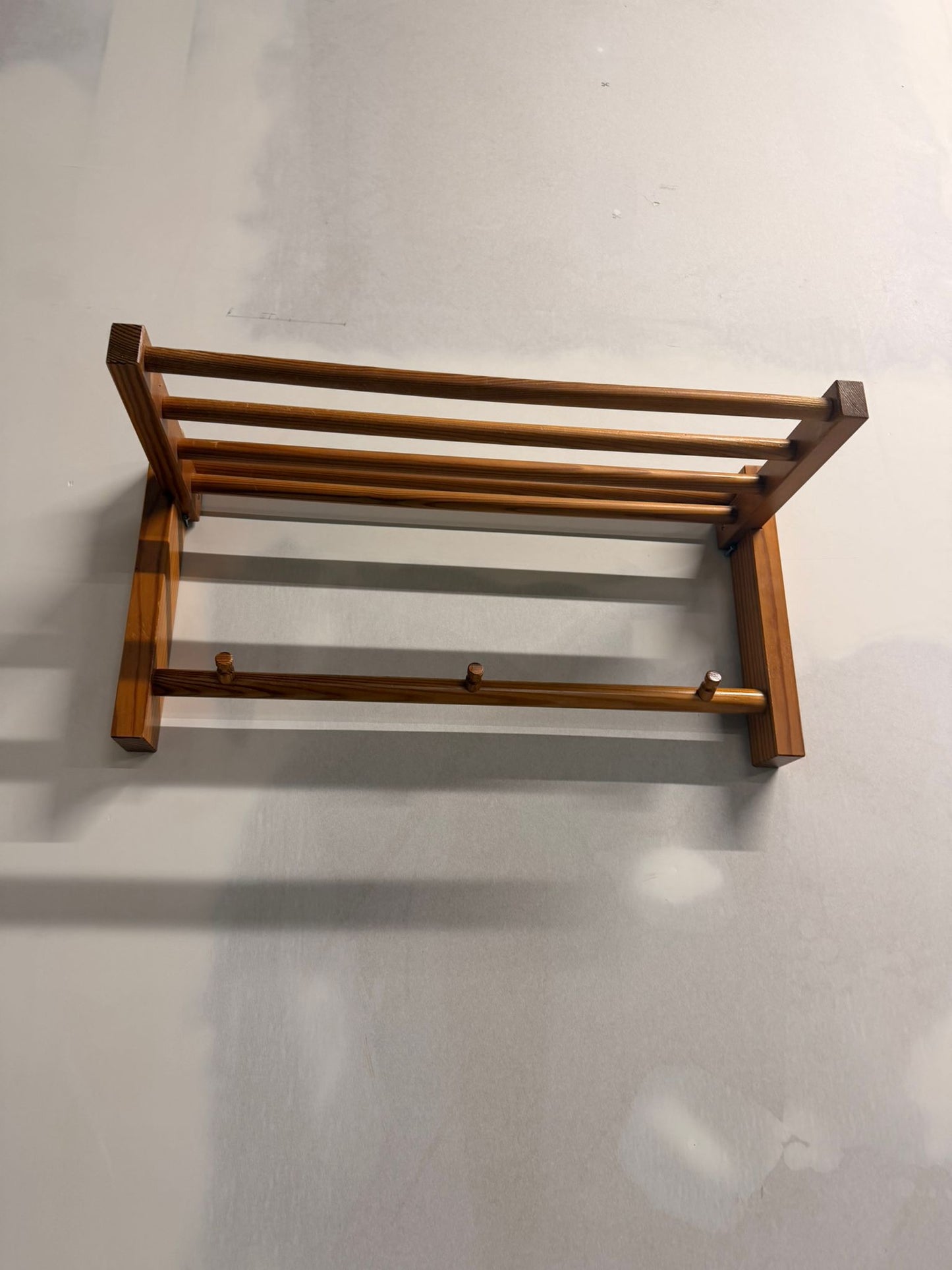 Dänische Mid Century Wandgarderobe Teakholz 1960`s Hutablage