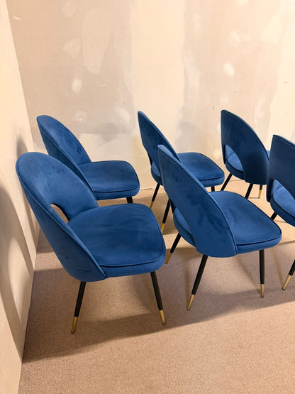 Moderne gepolsterte Esszimmerstühle mit blauem Samtstoff