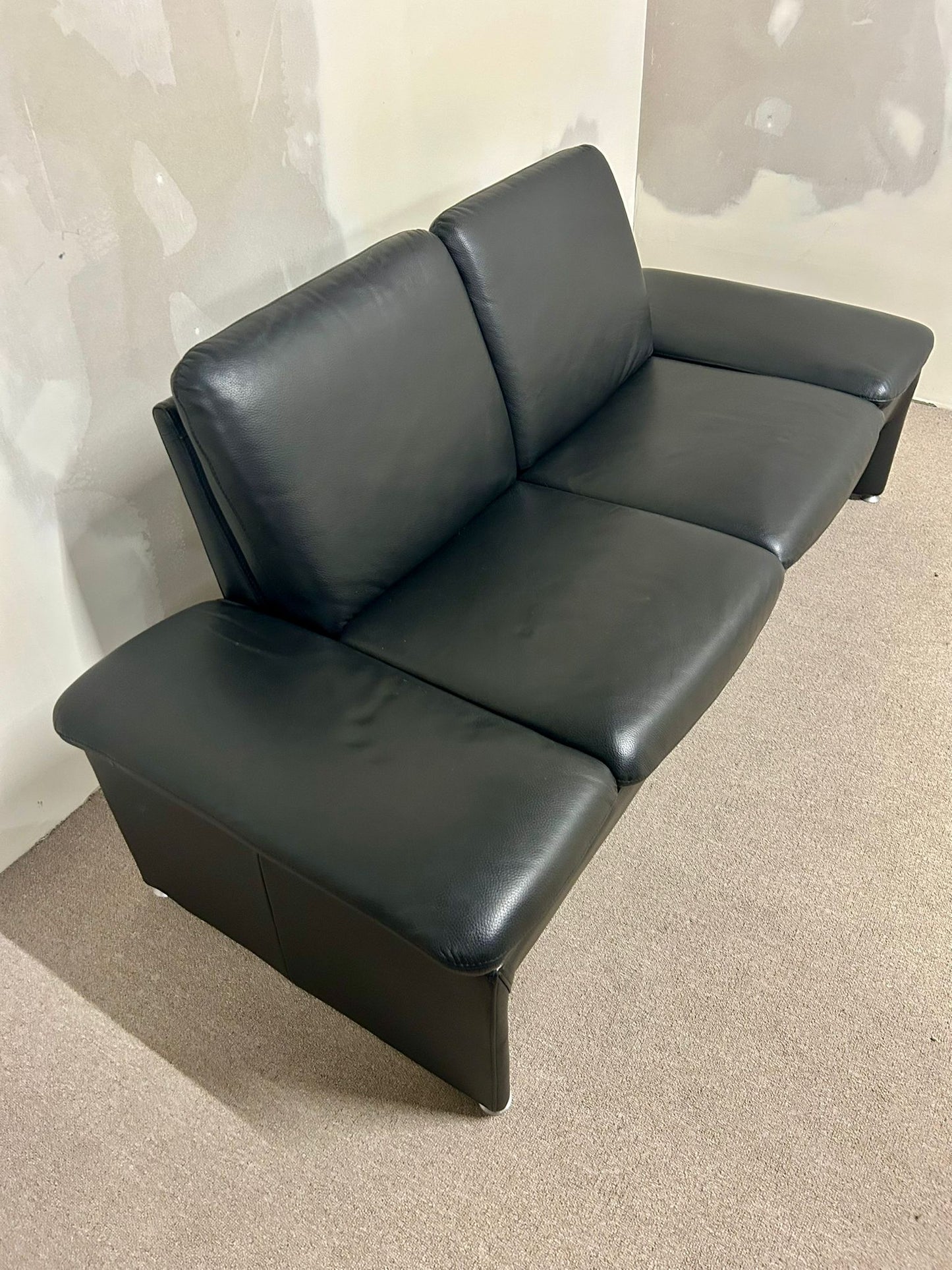Leu Swiss Sofa schwarz Leder 2-Sitzer verstellbare Armlehnen