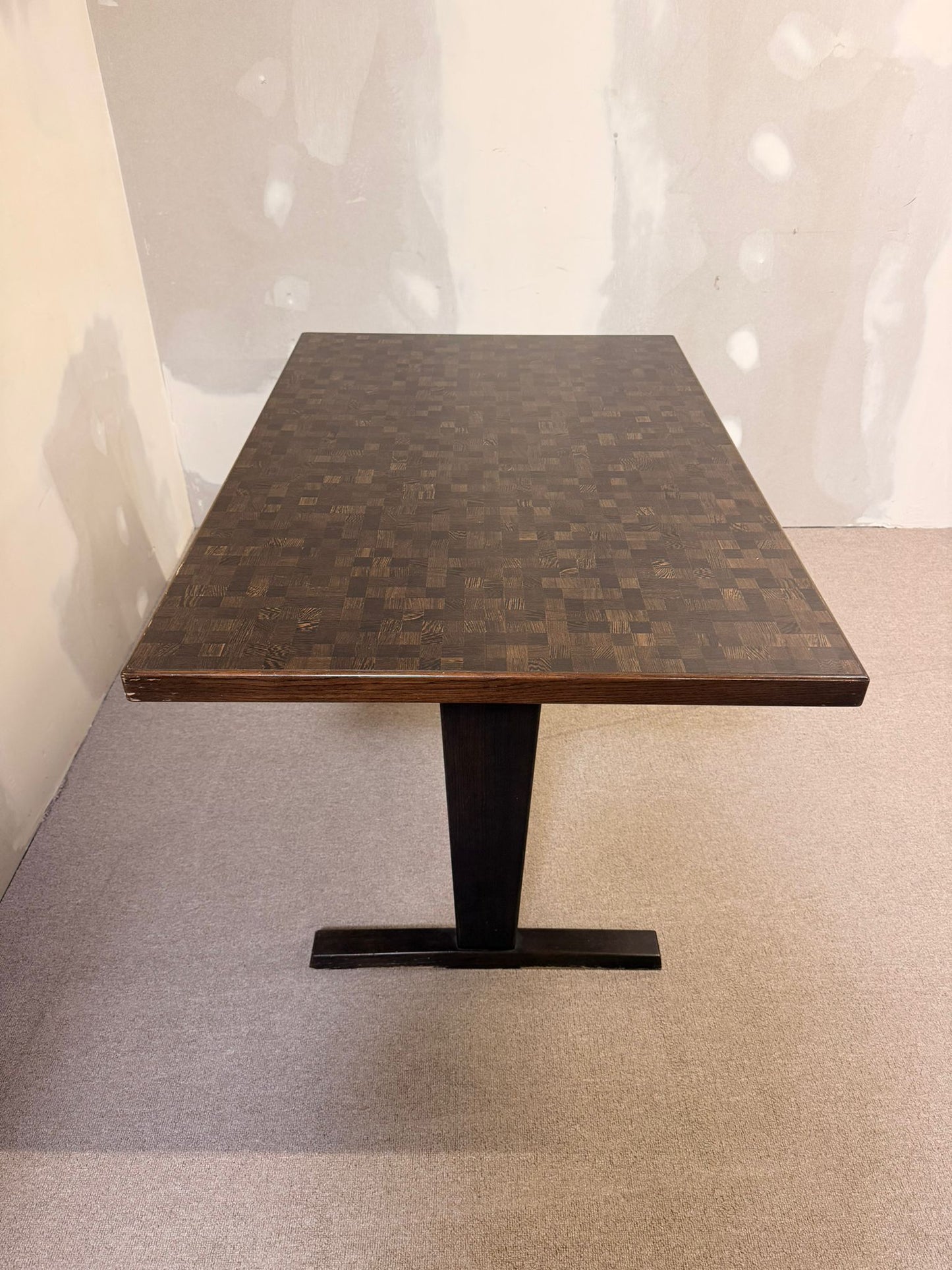 Dunkler vintage Mosaik Tisch mit Schachbrettmuster Esstisch