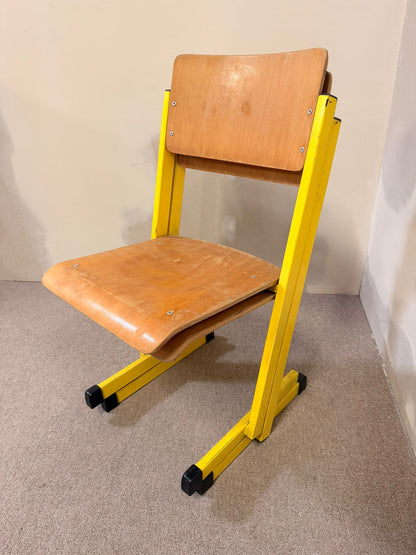 Vintage Schulstuhl in gelb, Stapelstühle für Kinder