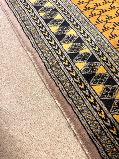 Orientalischer Teppich Läufer mit geometrischem Muster