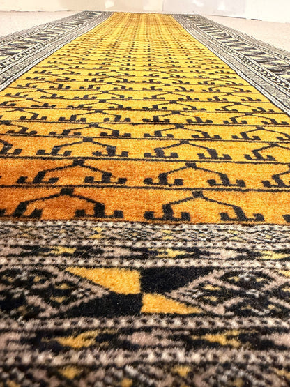 Orientalischer Teppich Läufer mit geometrischem Muster