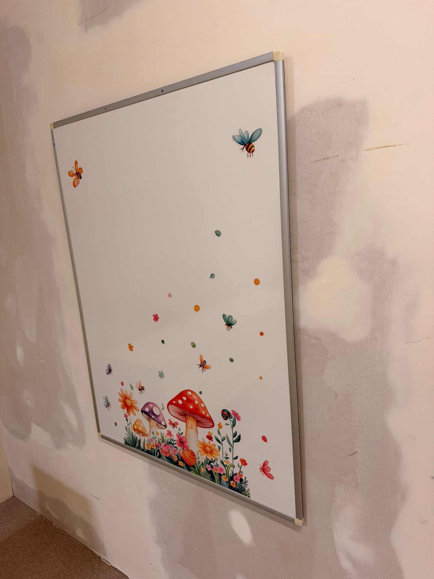 Whiteboard Magnettafel von Legamaster mit Wandsticker