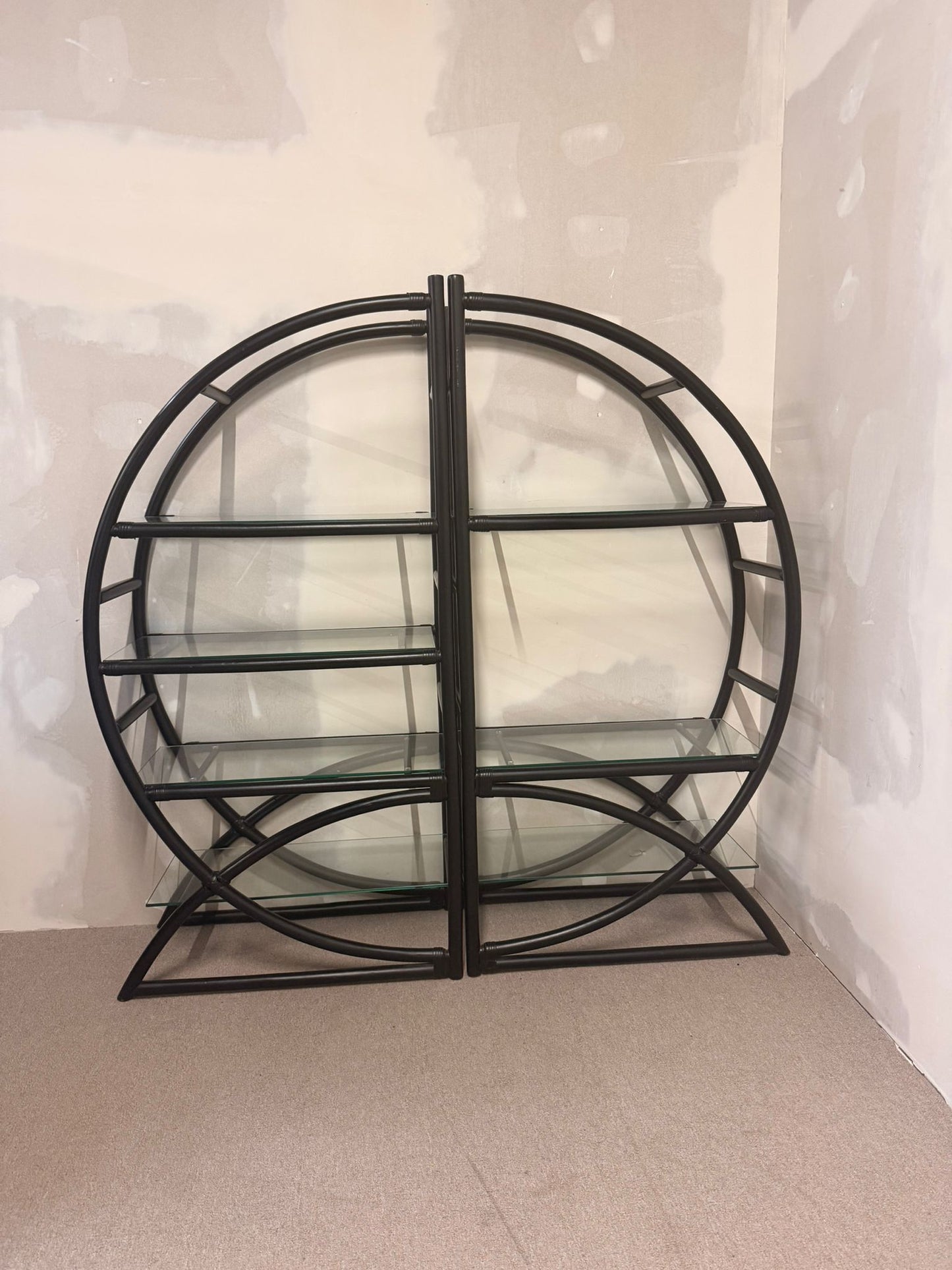Vintage Designer Raumteiler aus Rattan, Bambusregal mit Glas