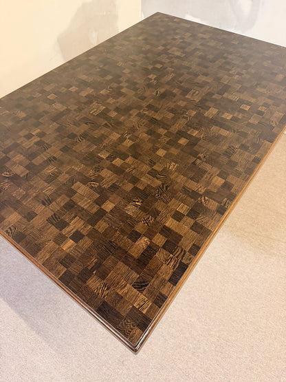 Dunkler vintage Mosaik Tisch mit Schachbrettmuster Esstisch