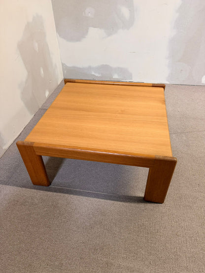 Schwedischer quadratischer vintage Couchtisch aus Holz