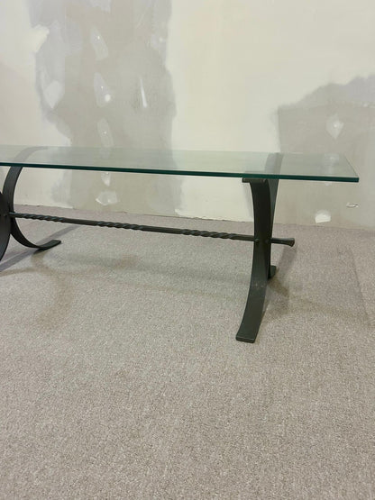 Eleganter Glastisch mit Gusseisen Fussgestell