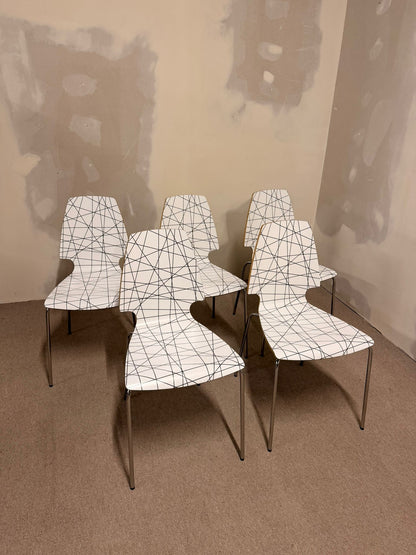 1x Ikea Vilmar Stuhl weiss schwarzen Muster, stapelbar