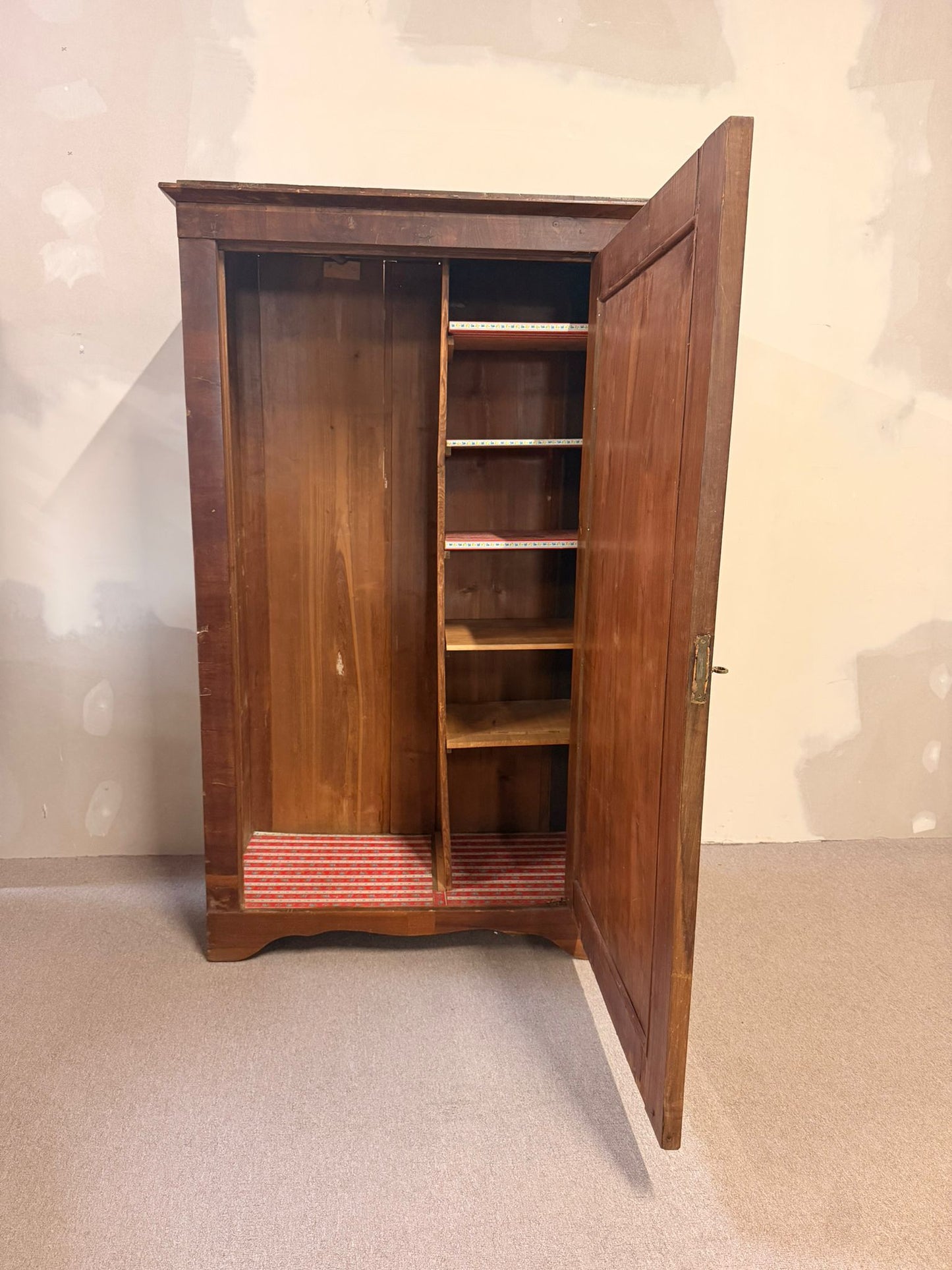 Antiker Biedermeier Schrank aus Holz mit Regalböden um 1930