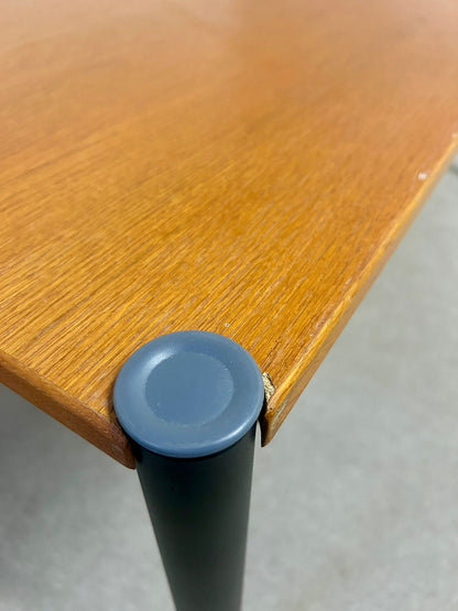 Robuster Esstisch, Tisch mit Stahlrahmen, Bürotisch
