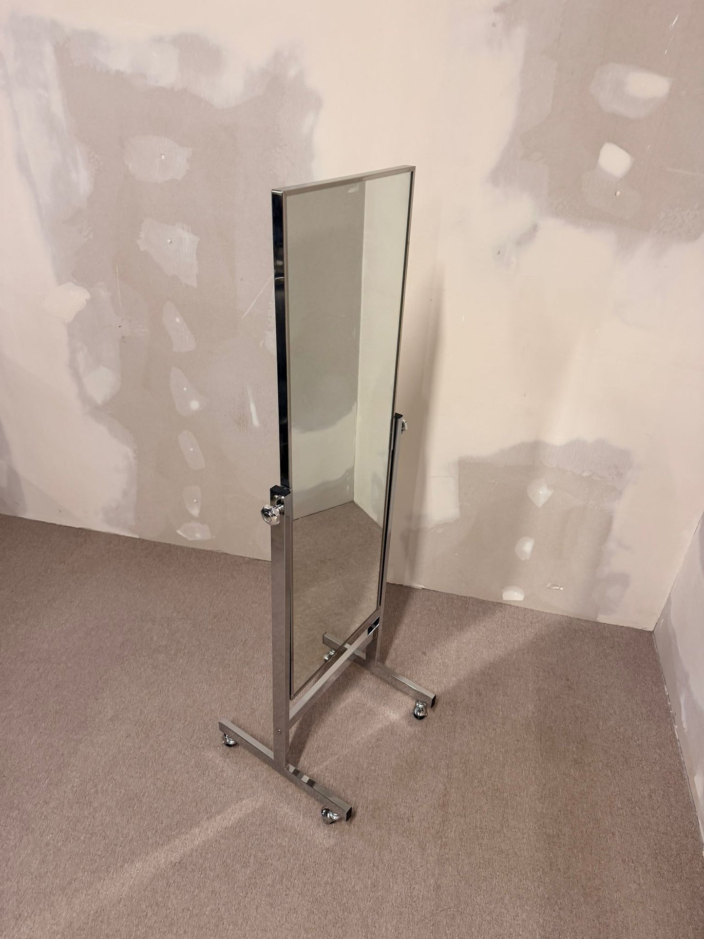 Verchromter Standspiegel mit Rollen, Ganzkörperspiegel