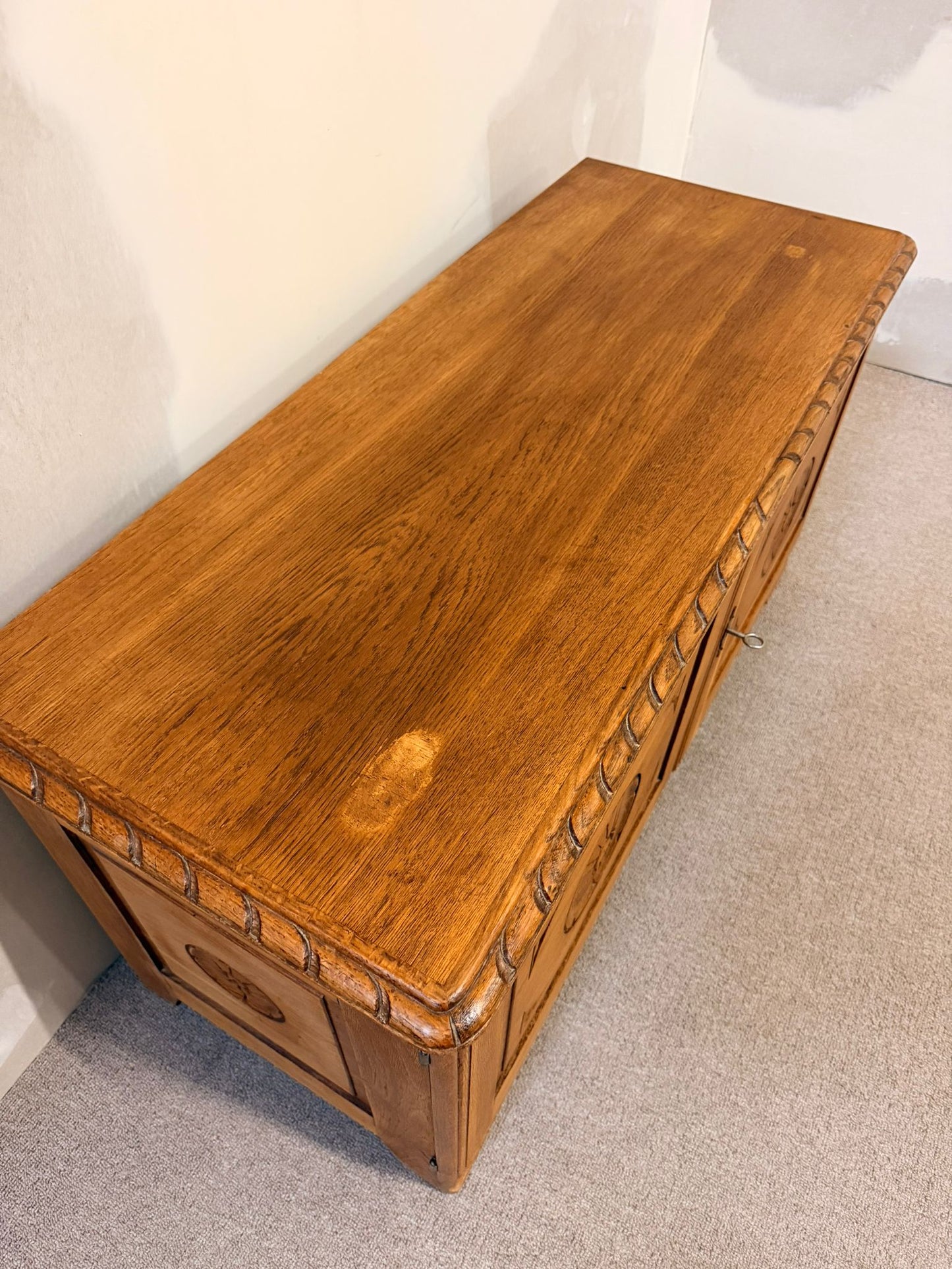 Rustikale vintage Truhe/Kommode aus Holz mit Schlüssel