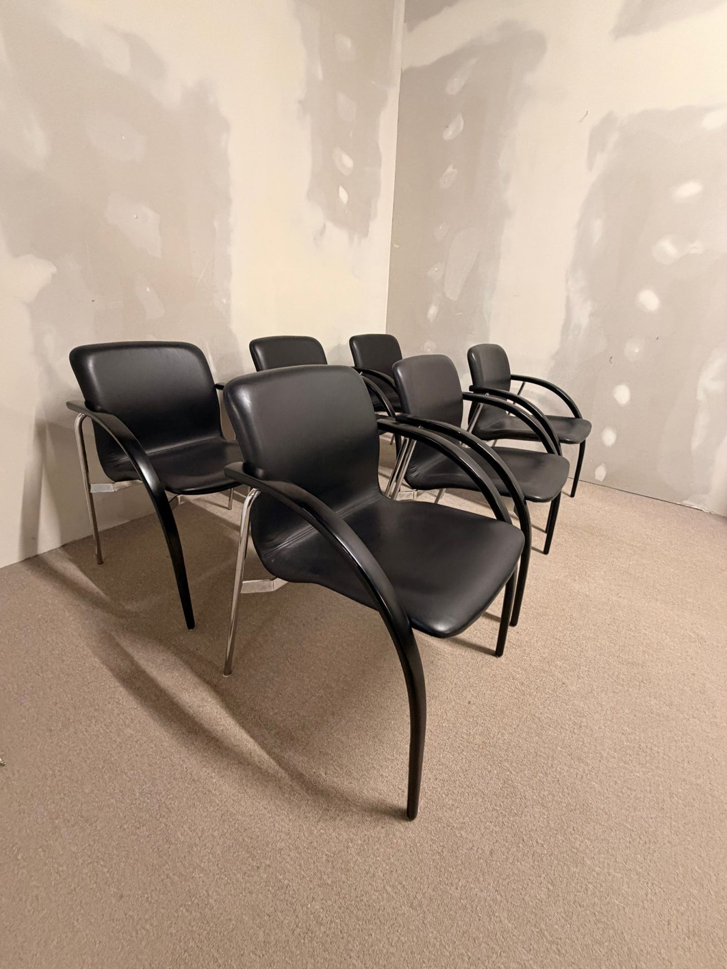 Lederstühle von Team by Wellis Schweizer Qualität, schwarz