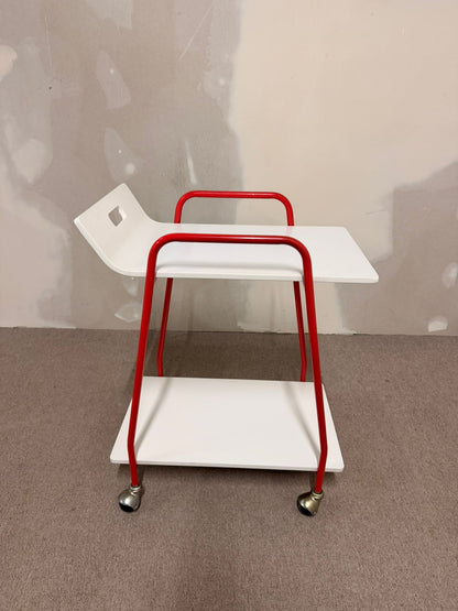 Vintage Servierwagen mit rotem Metallrahmen weissen Ablagen