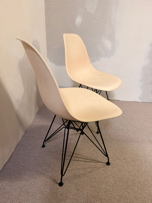 Design Schalenstuhl beige ähnlich wie Vitra Eames