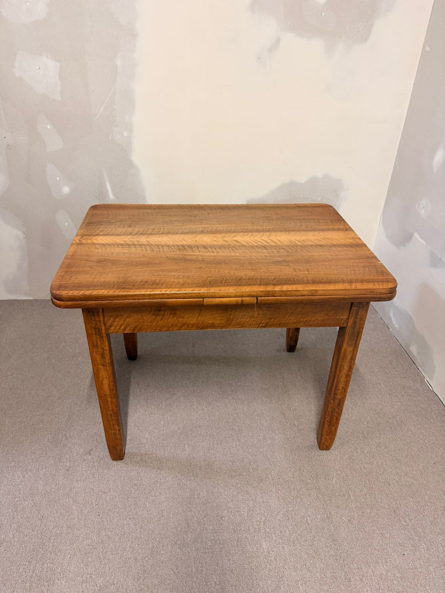 Rustikaler Massivholztisch, ausziehbar mit 2 Platten