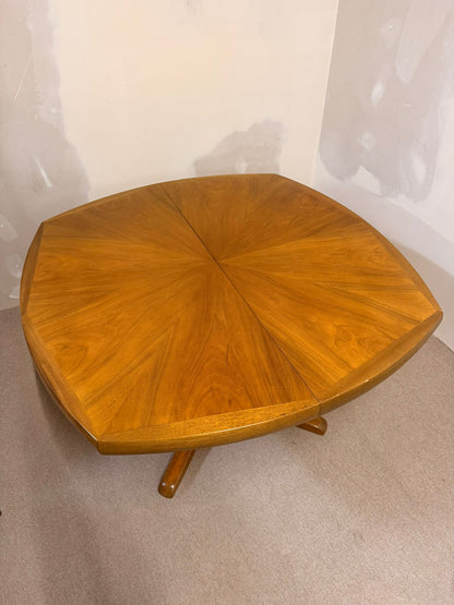 Dänischer ausziehbarer Mid Century Teak Esstisch