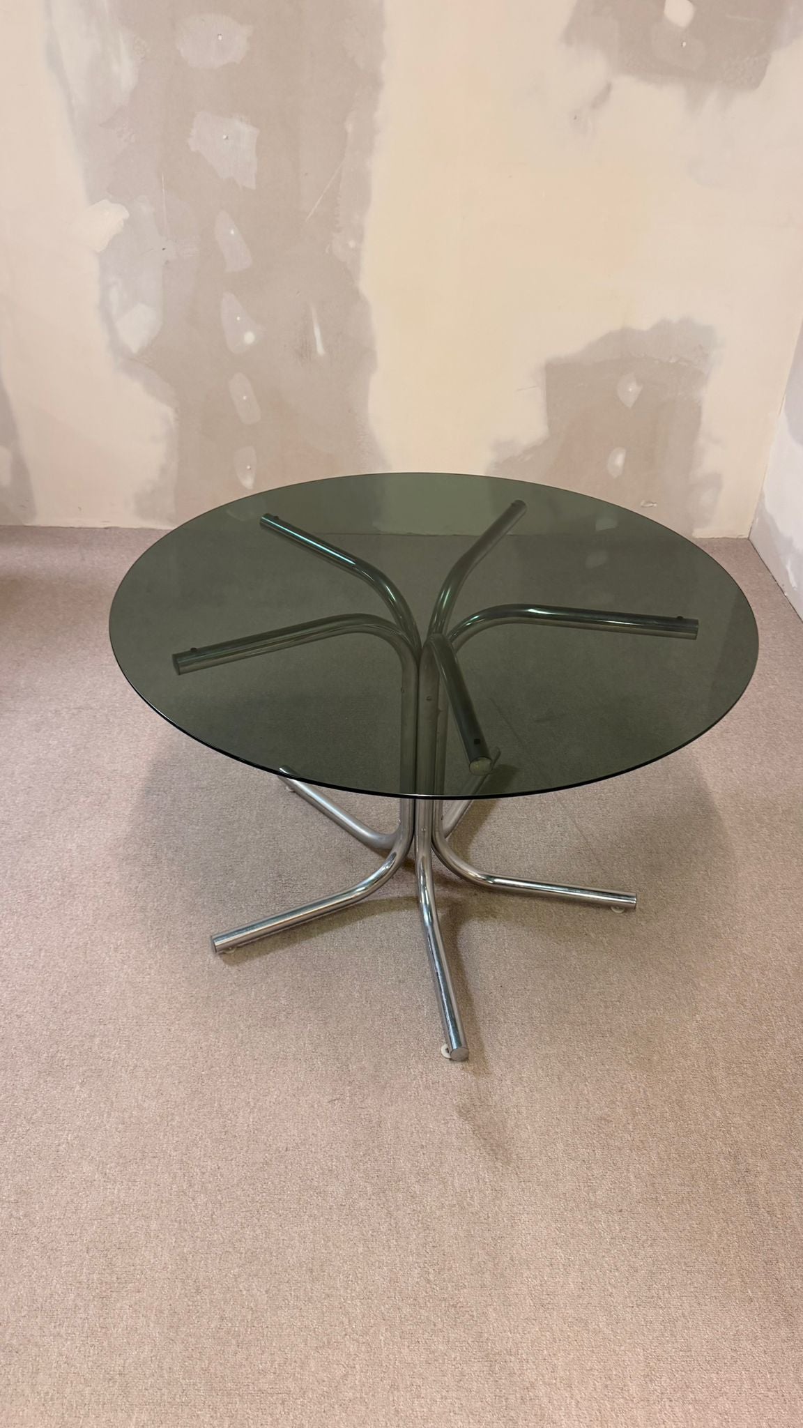 Runder Glastisch mit Rauchglasplatte im Space Age Stil 70er