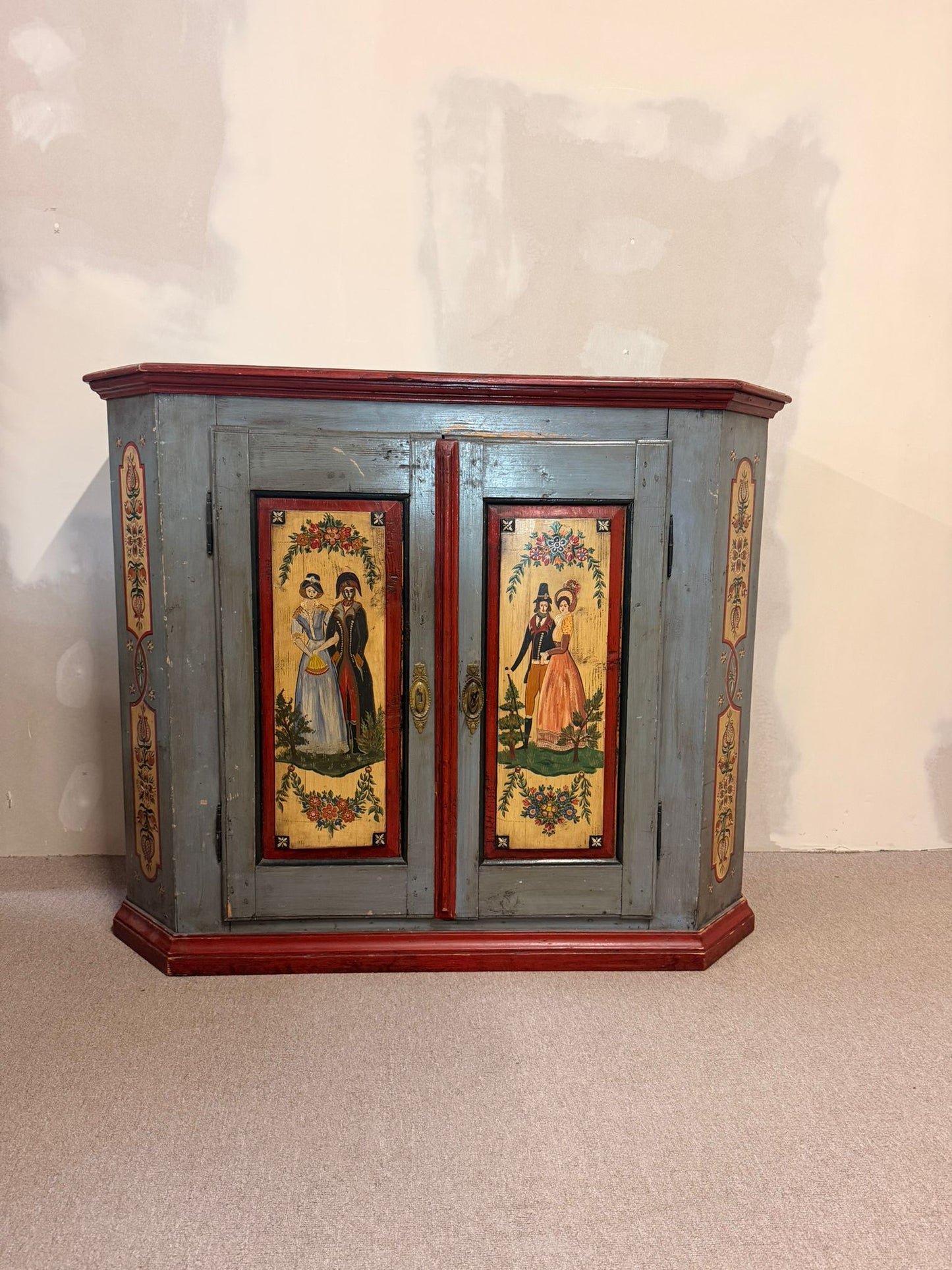 Antiker handbemaltes Vintage Sideboard im Bauernstil 50er