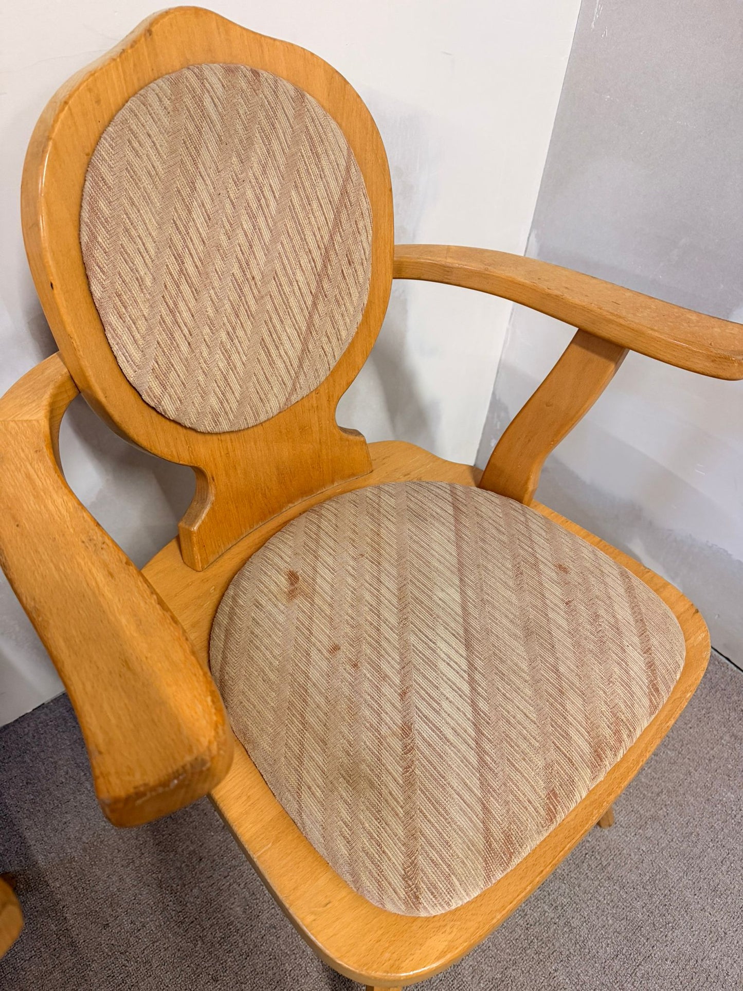 Vintage Bauernstuhl mit Armlehne Massivholz im Landhausstil