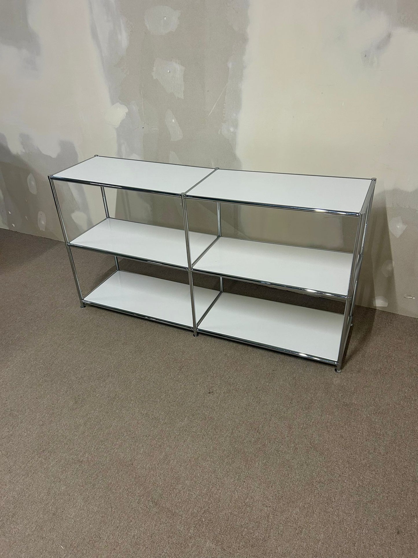 Weisses Regal im Stil wie USM mit 6 Tablaren, Sideboard
