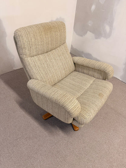 Dänischer Mid Century Sessel mit Strukturstoffbezug, retro