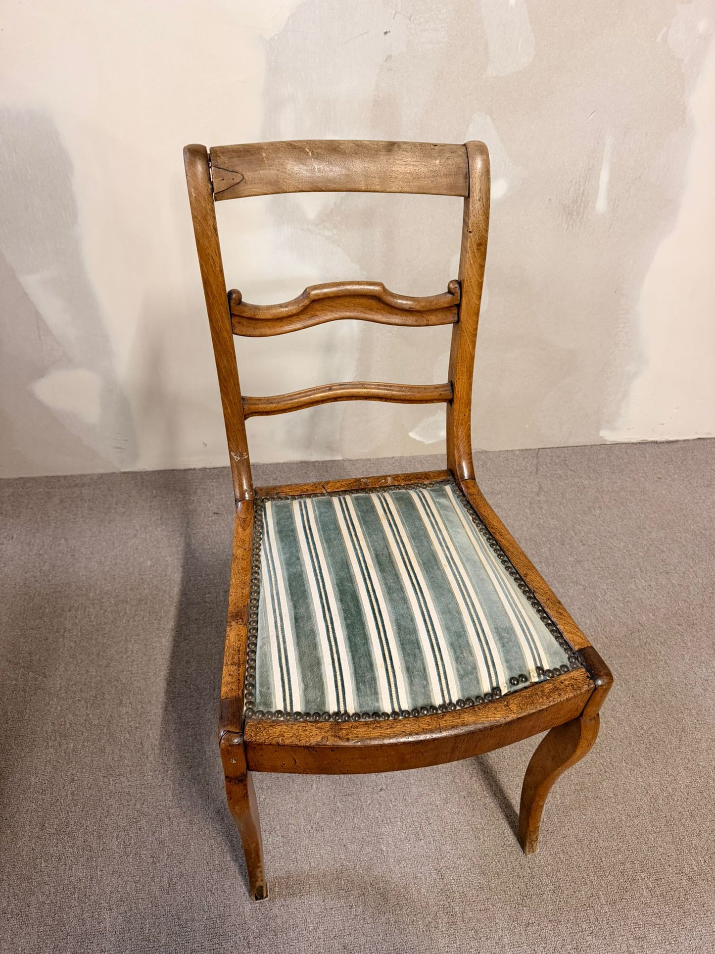Antiker Biedermeier Landhaus Stuhl mit Polstersitz