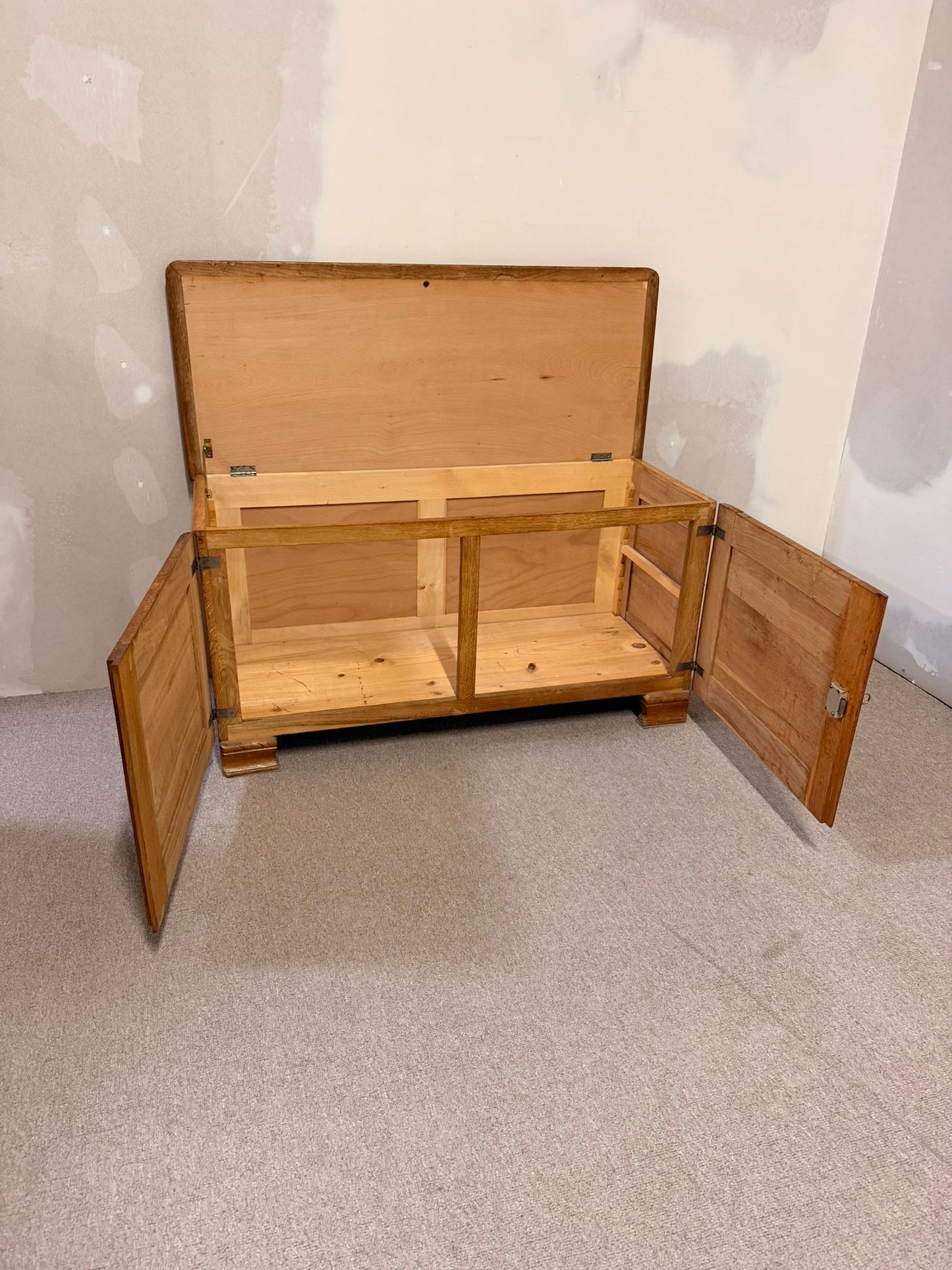 Rustikale vintage Truhe/Kommode aus Holz mit Schlüssel