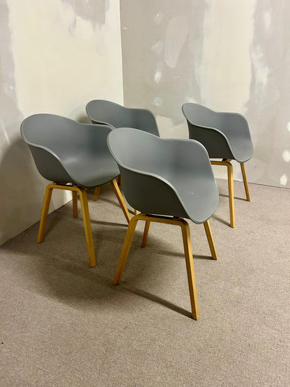 4x Grauer Schalenstuhl  Kunststoff/ Holz, Stuhl mit Armlehne