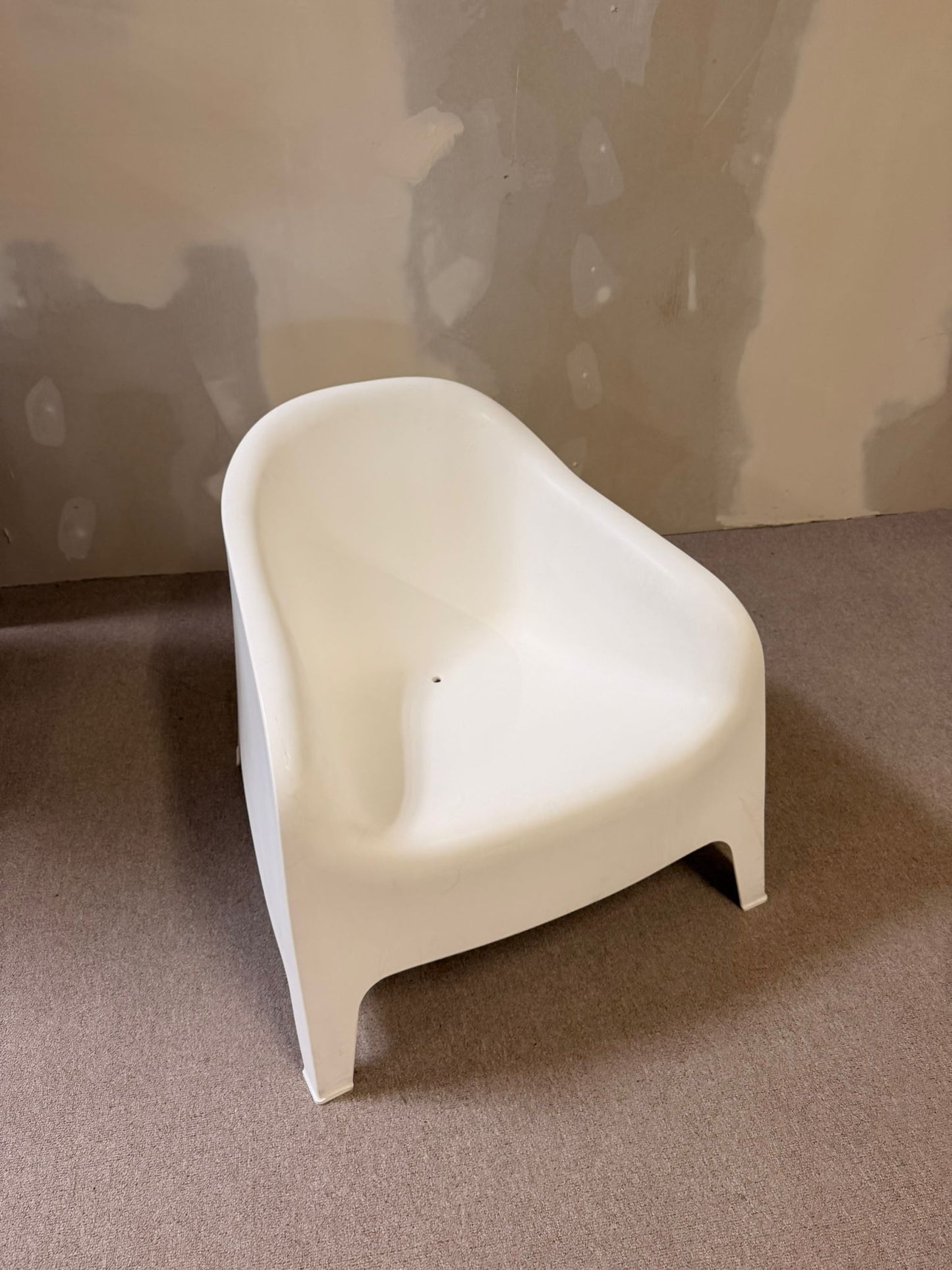 Ikea Skarpö Sessel outdoor in weiss stapelbar für den Garten