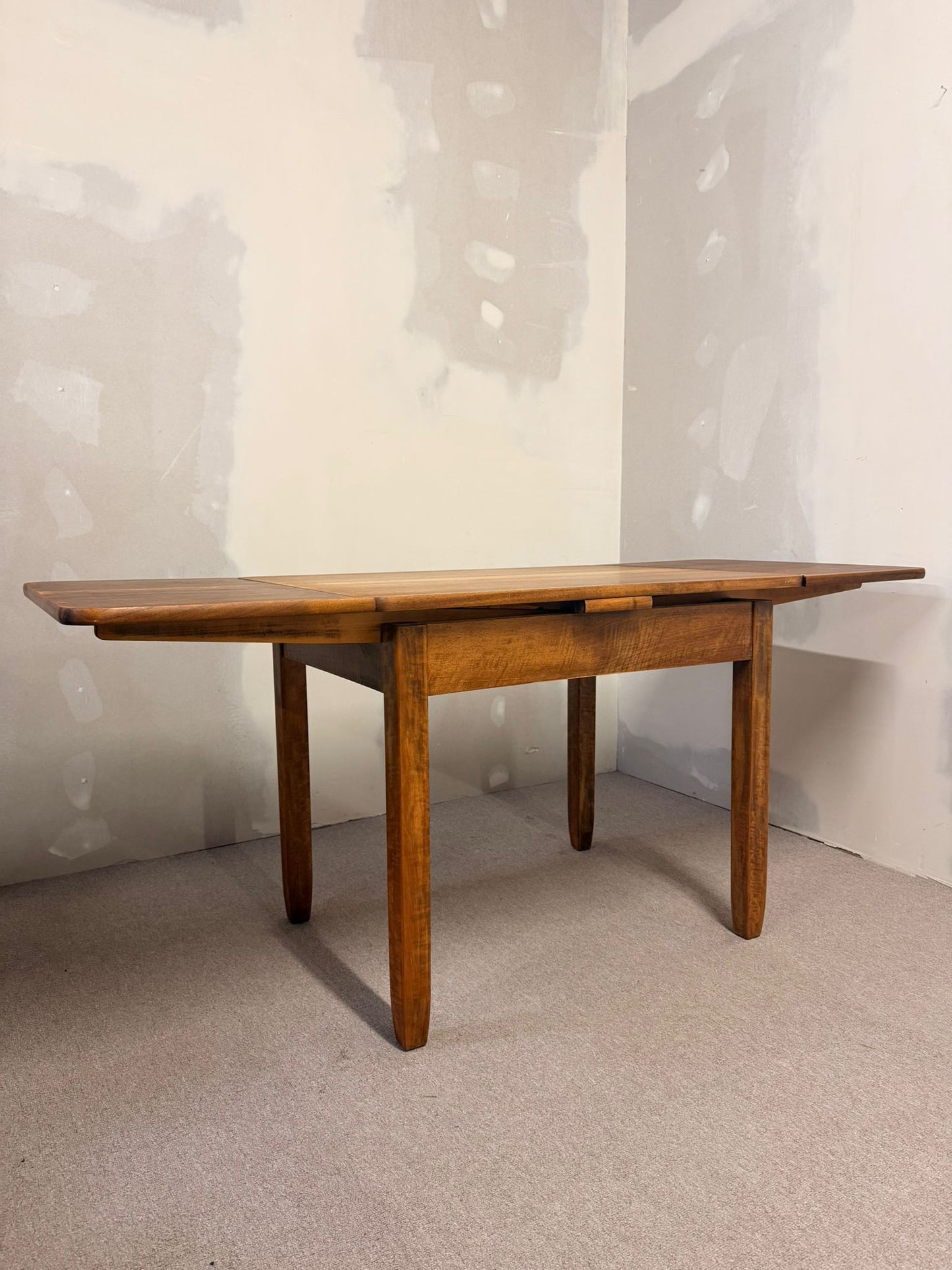 Rustikaler Massivholztisch, ausziehbar mit 2 Platten