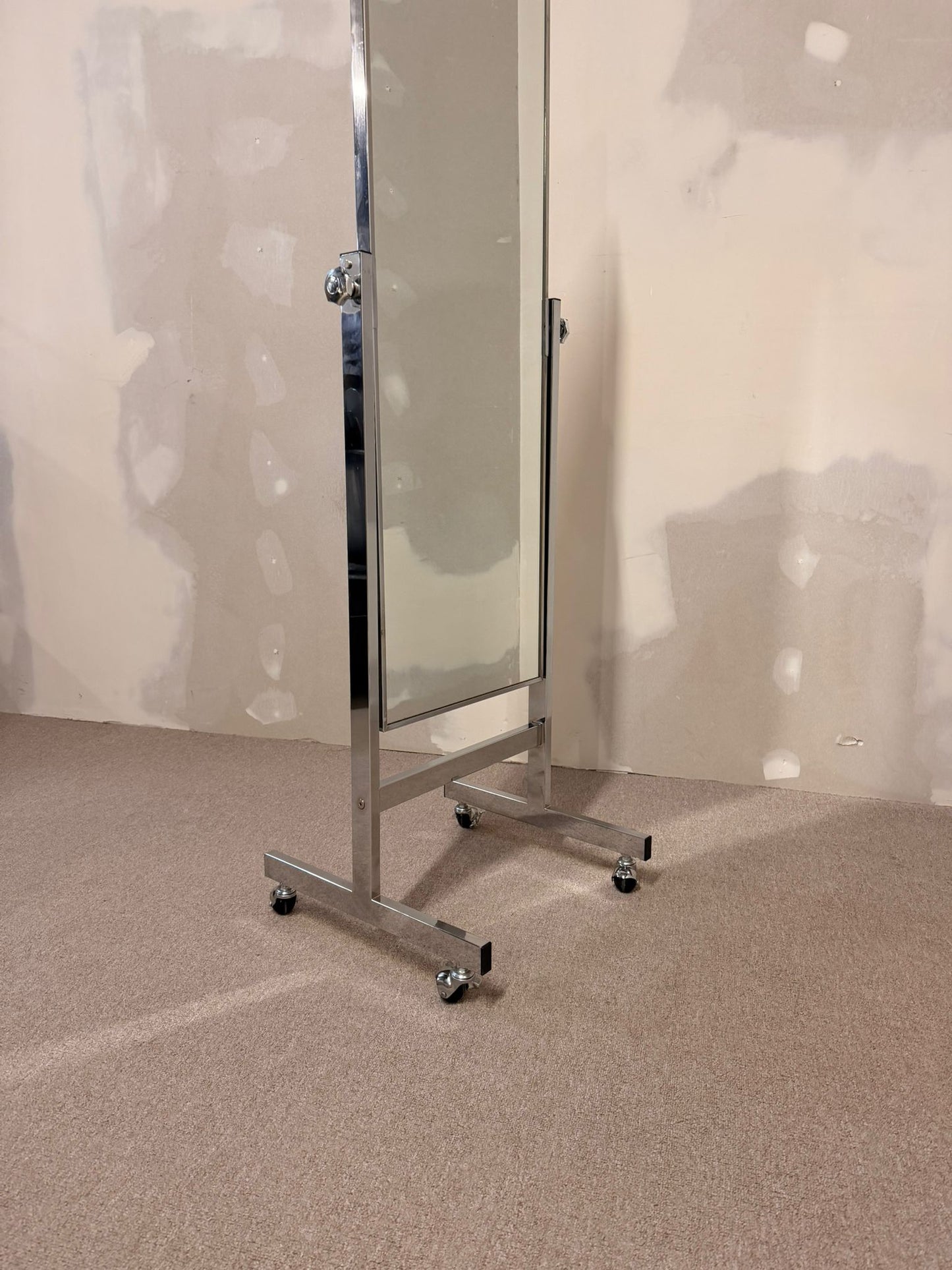 Verchromter Standspiegel mit Rollen, Ganzkörperspiegel