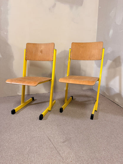 Vintage Schulstuhl in gelb, Stapelstühle für Kinder