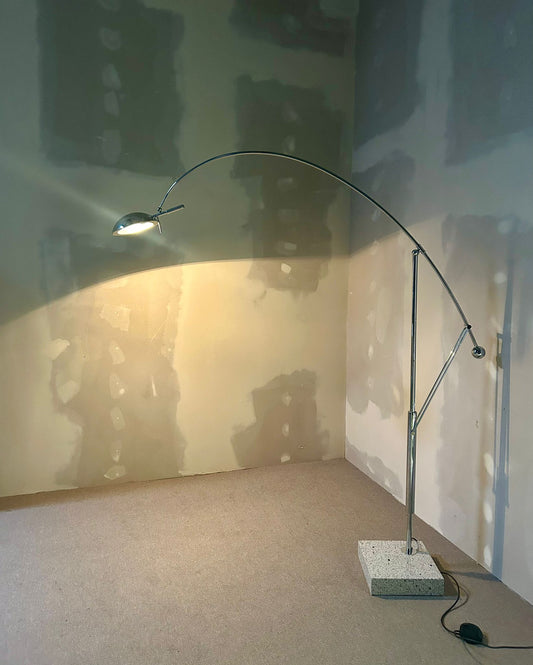Design Stehlampe Bogenlampe, Granitsockel und Chromgestell
