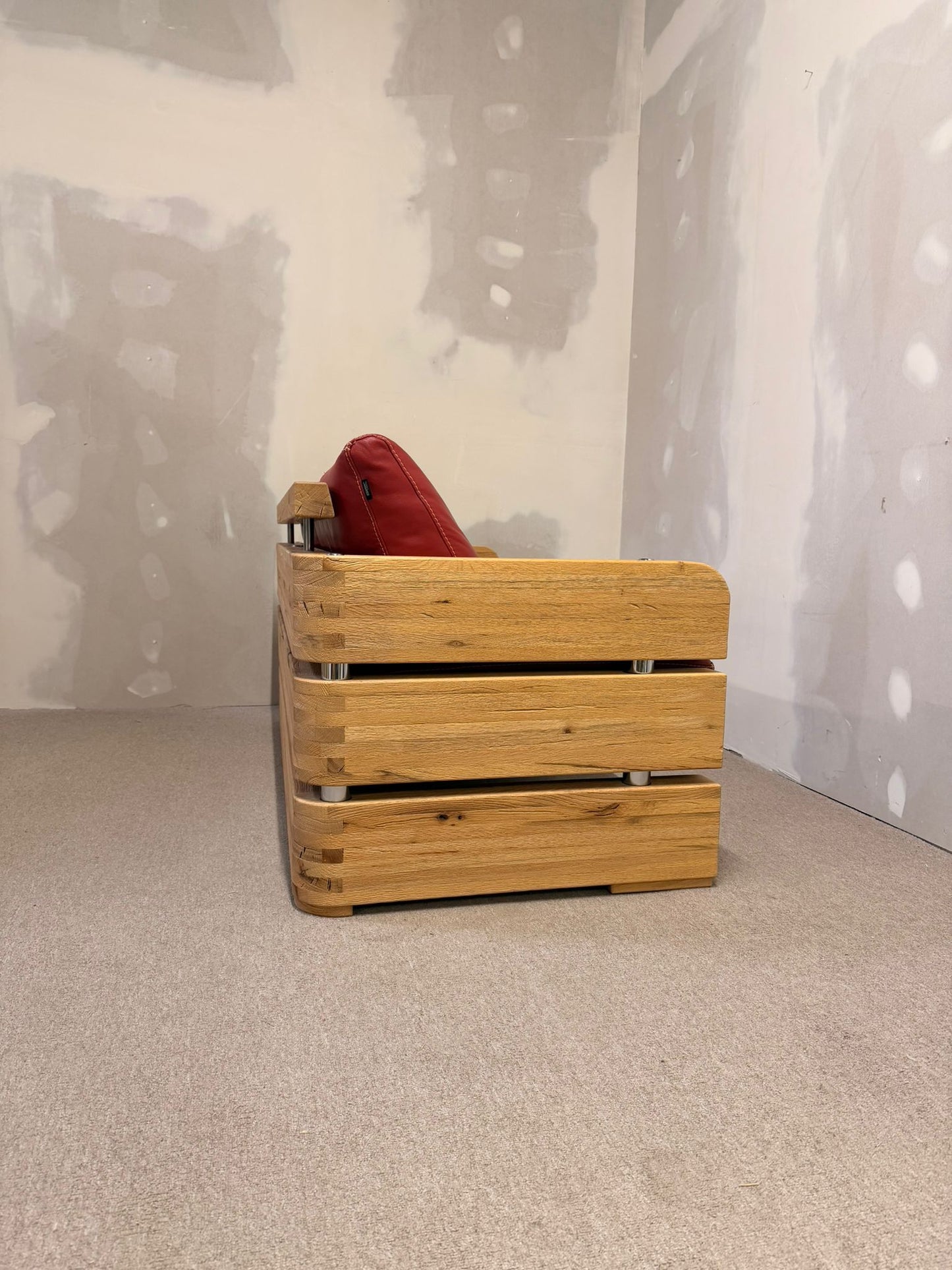 Massivholz Sofa rotes Leder Sprenger Möbel Schweiz