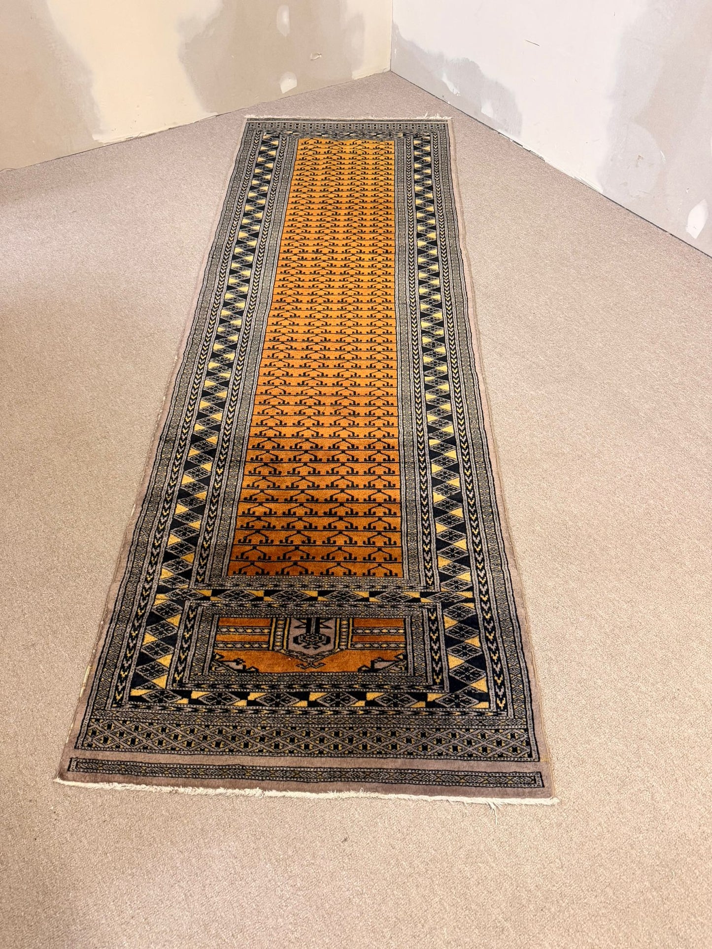 Orientalischer Teppich Läufer mit geometrischem Muster