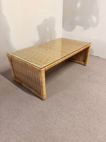 Rattan Couchtisch im Coastal Stil mit Glasplatte