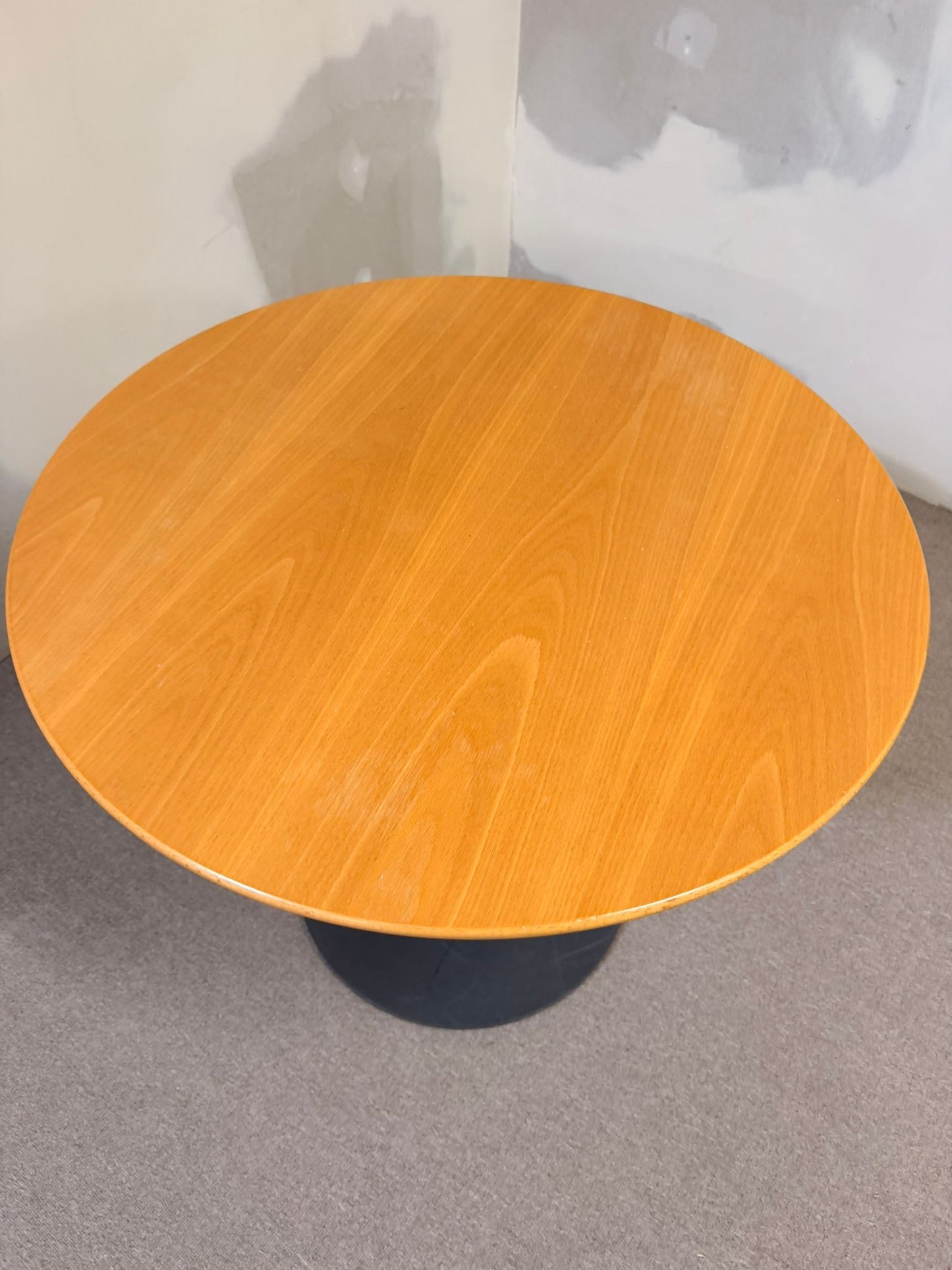 Runder Tisch, Holzplatte - Metallfüsse, kleiner Esstisch