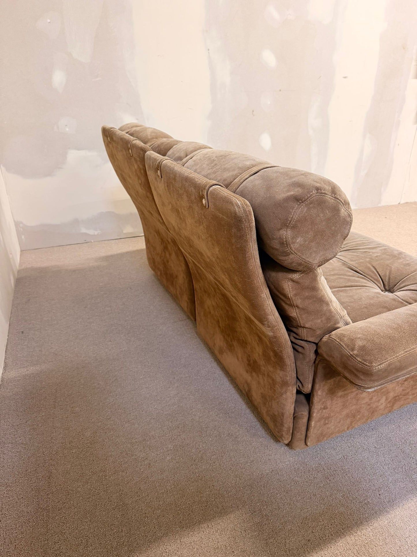 Italienisches modulares 70er Jahre Wildleder Sofa 2-Sitzer
