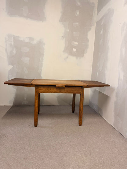 Rustikaler Massivholztisch, ausziehbar mit 2 Platten
