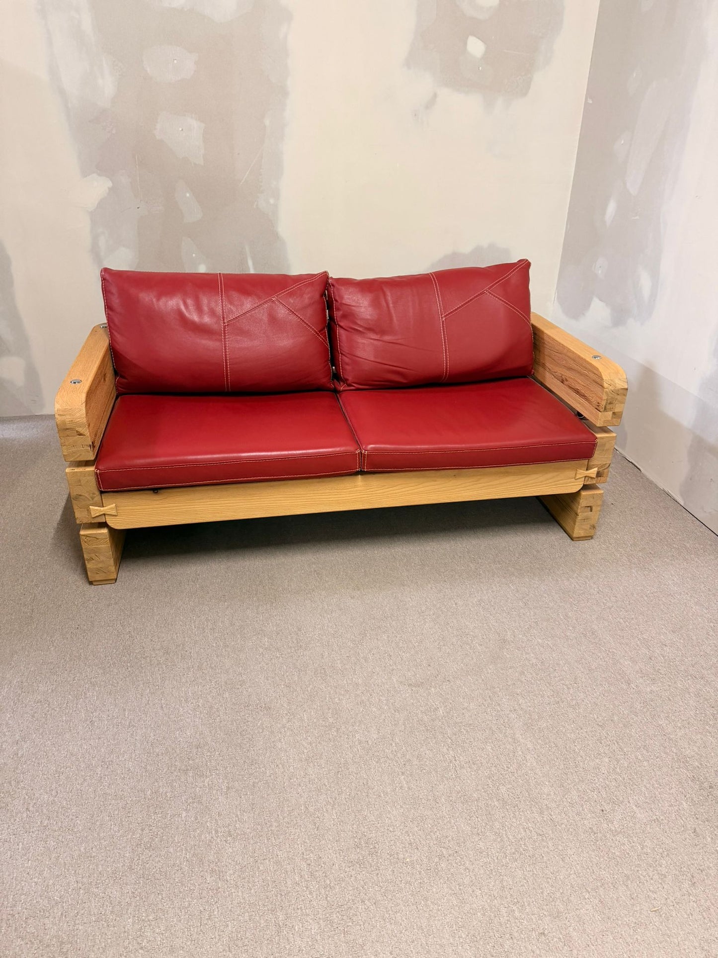 Massivholz Sofa rotes Leder Sprenger Möbel Schweiz