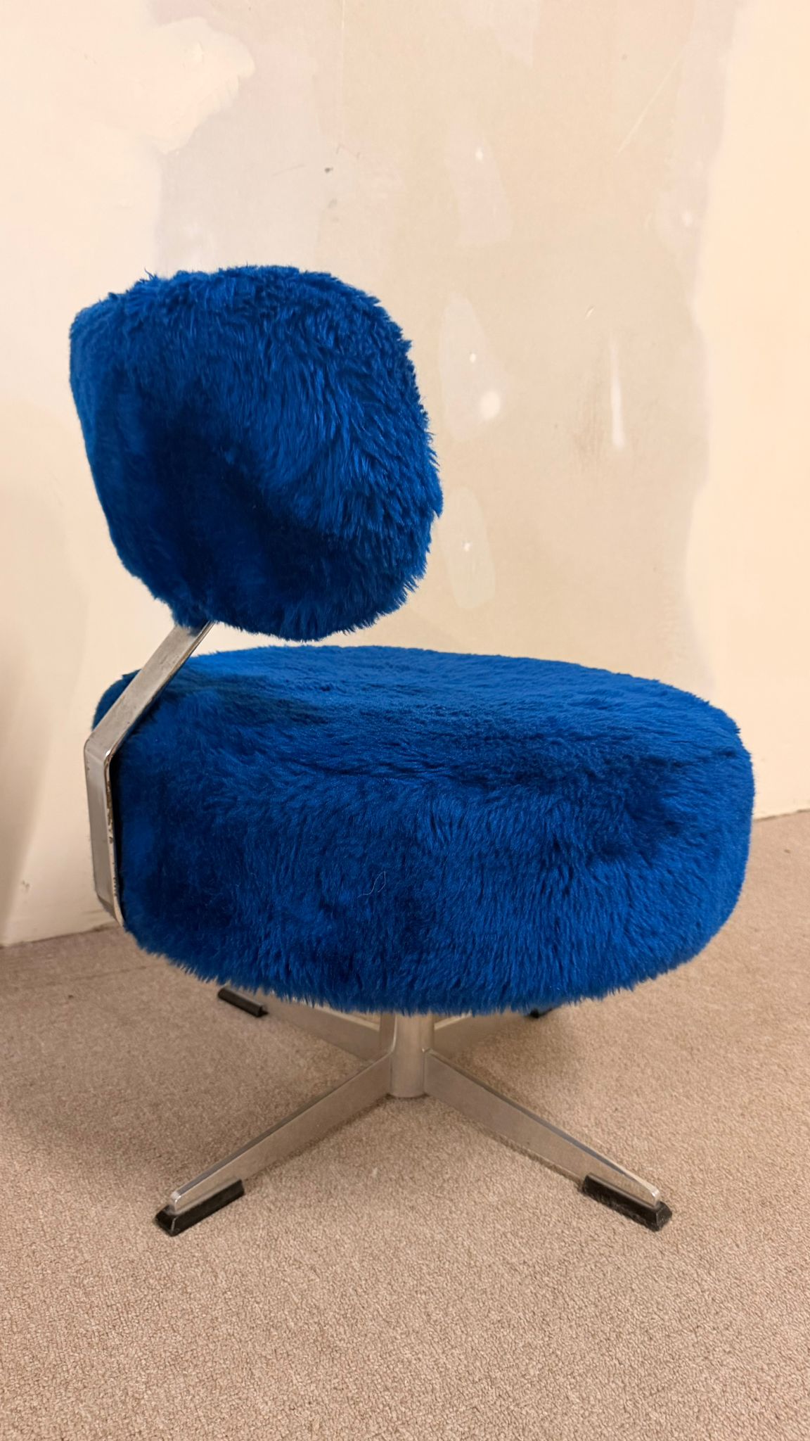 70er Jahre Mid Century Plüschsessel drehbar in Blau